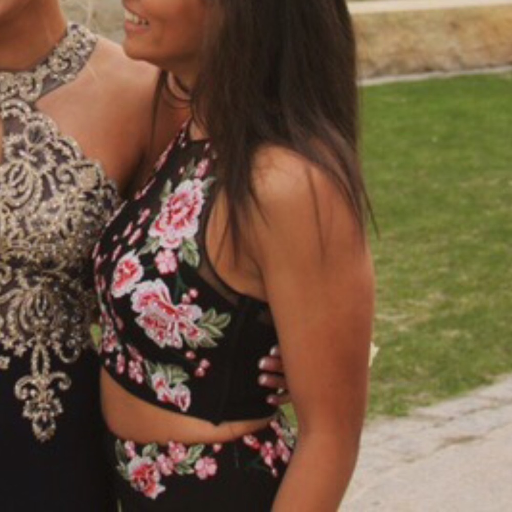 PROM DRESS - Picture 3 of 3
